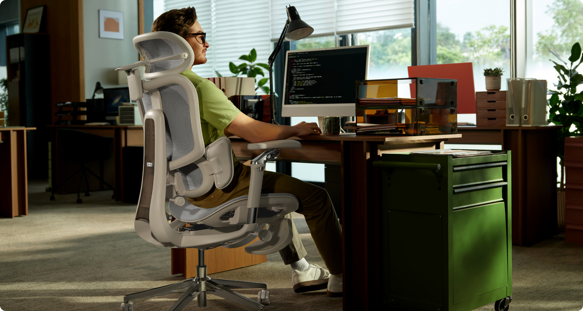 Office Chair With Footrest vs Separate Footrest: Which Is Better?