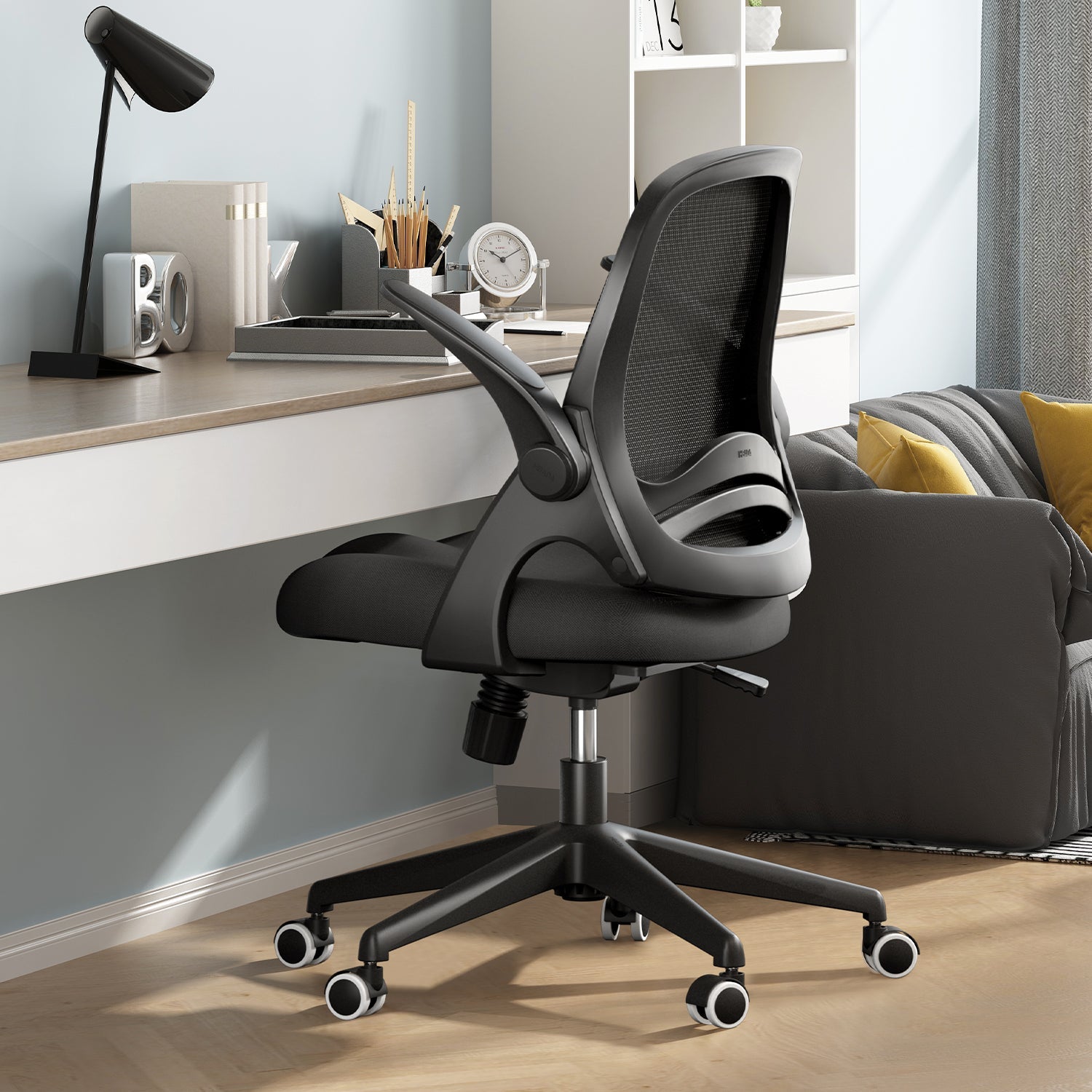 HBADA Penguin-inspired Office Chair-J1 black in room