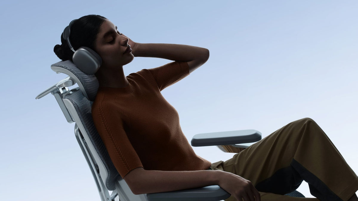 User experience: Relaxing in the HBADA X7 Smart chair with bio-synchronized support and thermal comfort.~scene